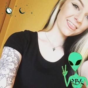 Meet your Posher, Coraalaine